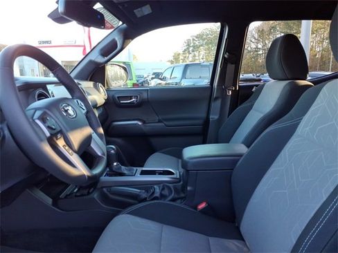 Used 2023 Toyota Tacoma TRD Off-Road w/ Technology Package image 5