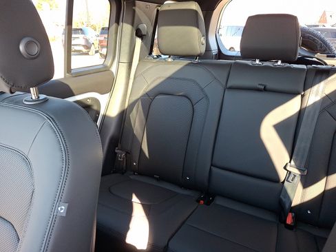 New 2026 Land Rover Defender 110 X-Dynamic SE image 15