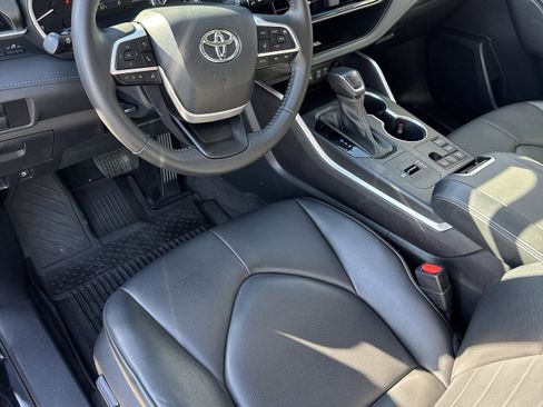 Used 2023 Toyota Highlander L image 24