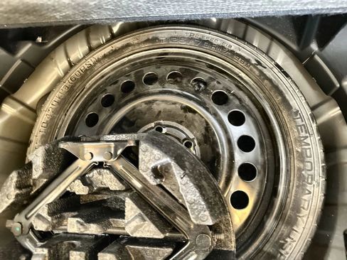 Used 2019 Chevrolet Equinox Premier image 28