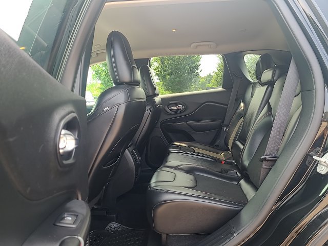 Used 2020 Jeep Cherokee Trailhawk w/ Cold Weather Group AWD/4WD image 23