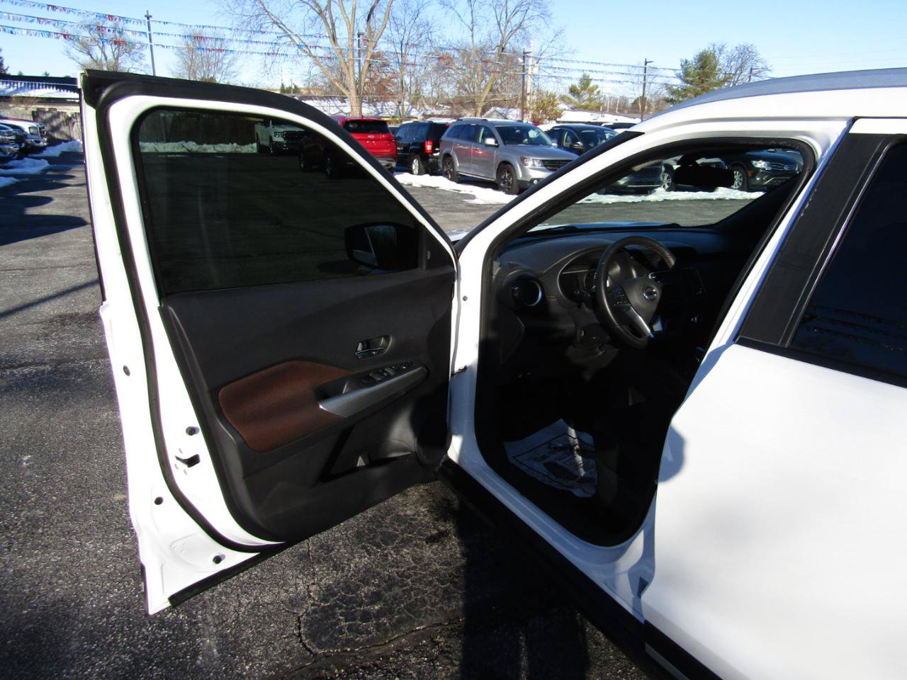 Used 2020 Nissan Kicks SR FWD image 15