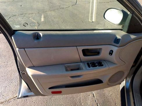 Used 2004 Ford Taurus SES image 7