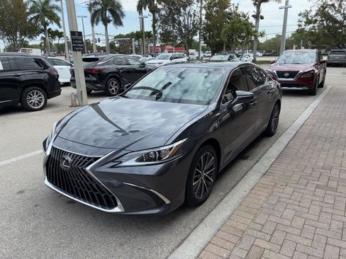 Used 2023 Lexus ES 350 w/ Premium Package image 3