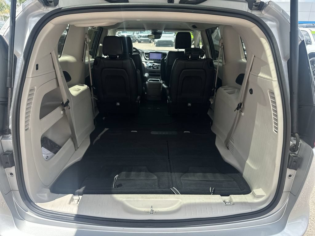 Used 2024 Chrysler Pacifica Touring-L FWD image 23
