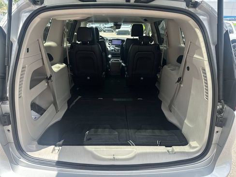 Used 2024 Chrysler Pacifica Touring-L FWD image 23