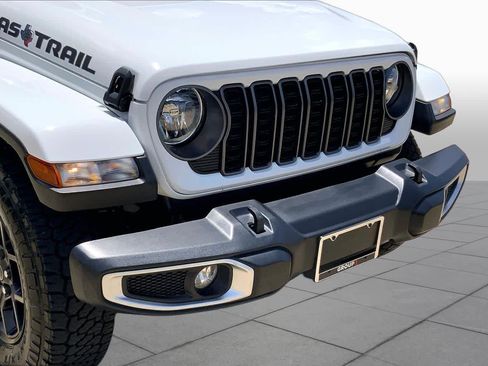 Used 2024 Jeep Gladiator Sport AWD/4WD image 28