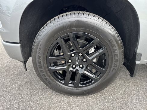 Used 2025 Chevrolet Silverado 1500 Custom RWD image 12