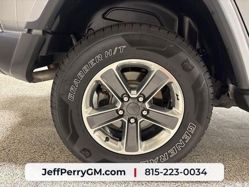 Used 2021 Jeep Wrangler Unlimited Sahara w/ Uconnect 4C Nav & Sound Group AWD/4WD image 32
