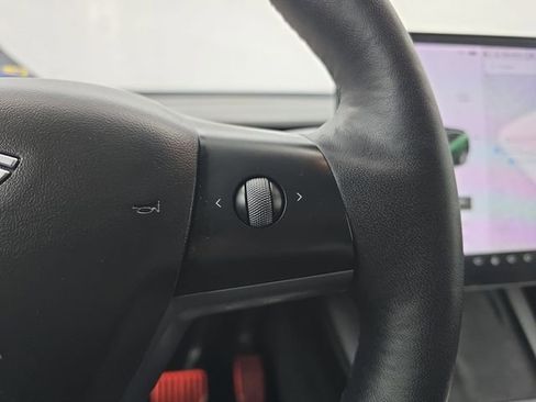 Used 2021 Tesla Model Y Long Range image 31