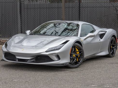 Used 2022 Ferrari F8 Tributo RWD image 8