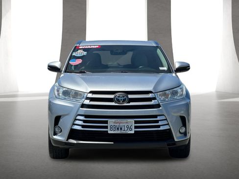Used 2018 Toyota Highlander XLE AWD/4WD image 9