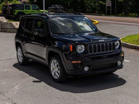 Used 2019 Jeep Renegade Latitude w/ Cold Weather Group AWD/4WD image 3