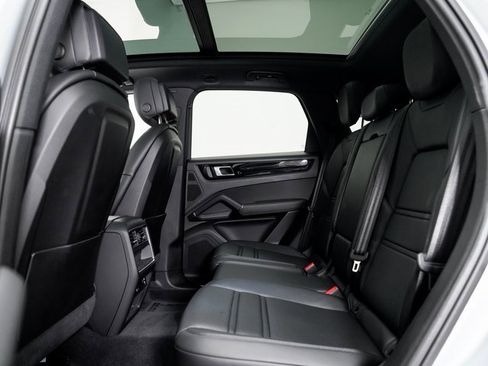 Used 2023 Porsche Cayenne image 26