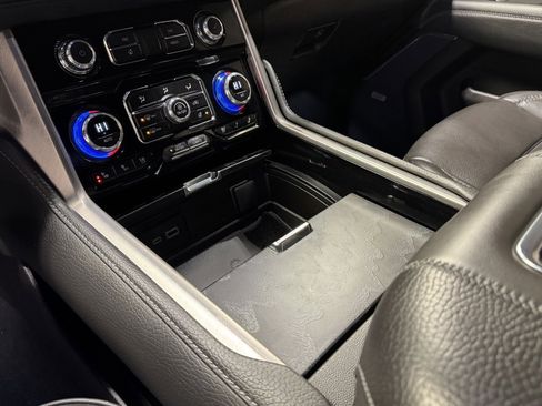 Used 2024 GMC Yukon Denali w/ Denali Reserve Package image 14