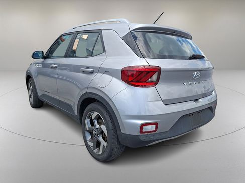 Used 2025 Hyundai Venue SEL FWD image 6