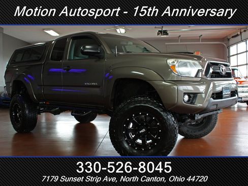 Used 2013 Toyota Tacoma 4x4 Access Cab V6 w/ SR5 Pkg image 2