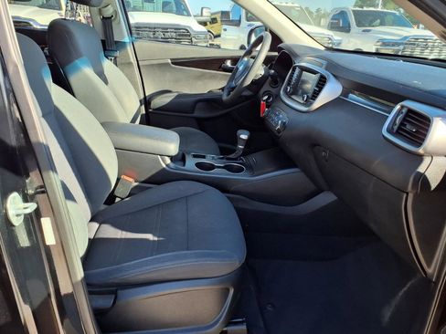 Used 2019 Kia Sorento L FWD image 18