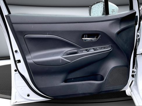 Used 2025 Nissan Versa SV w/ Trunk Package image 9