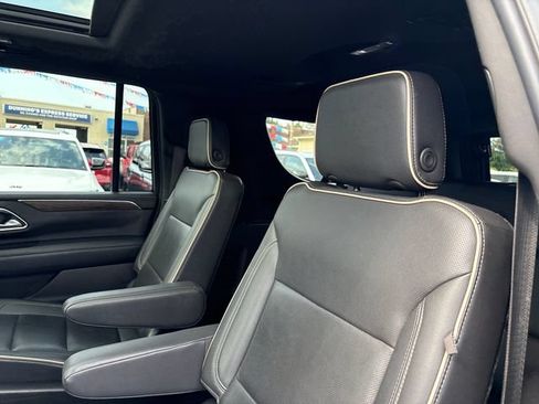 Used 2021 Chevrolet Suburban Premier w/ Premium Package AWD/4WD image 21