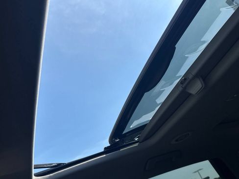 Used 2018 Buick Enclave Essence FWD image 8
