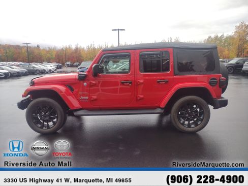 Used 2022 Jeep Wrangler Unlimited Sahara image 4