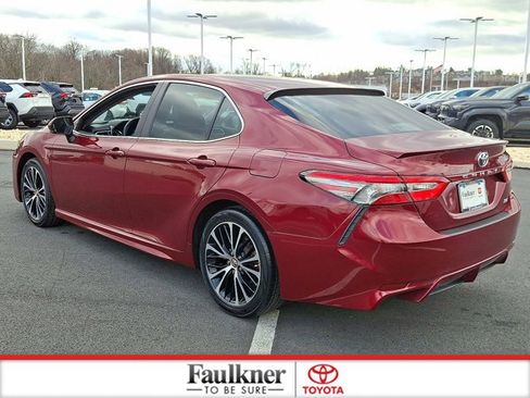 Used 2018 Toyota Camry L image 4
