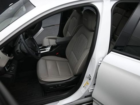 Used 2024 Buick Envista Avenir image 11