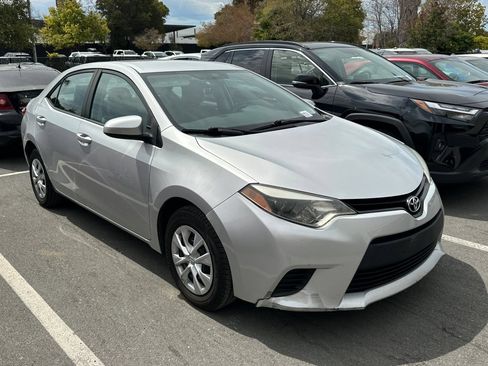 Used 2016 Toyota Corolla L FWD image 2