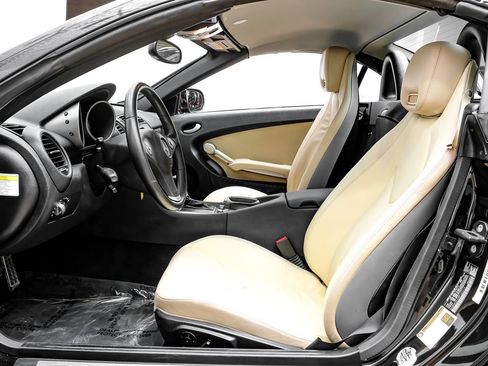 Used 2011 Mercedes-Benz SLK 300 image 4