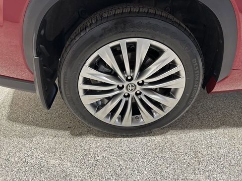 Used 2023 Toyota Highlander Platinum image 21