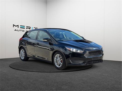 Used 2017 Ford Focus SE image 1