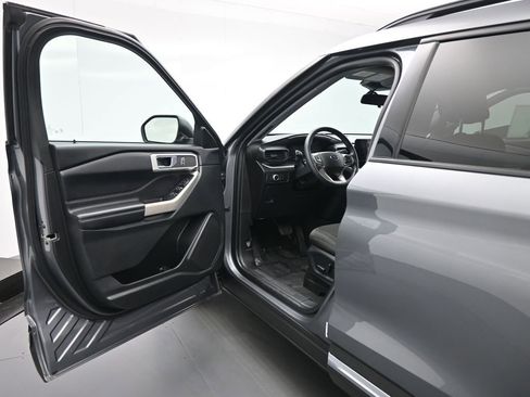 Certified 2022 Ford Explorer XLT image 9