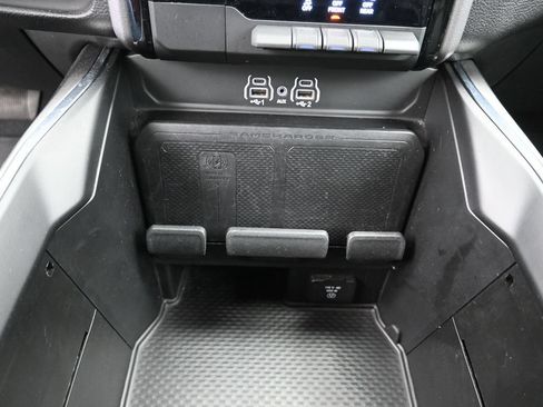 Used 2025 RAM 1500 Laramie AWD/4WD image 19