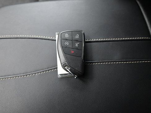 Used 2025 GMC Acadia Elevation image 17