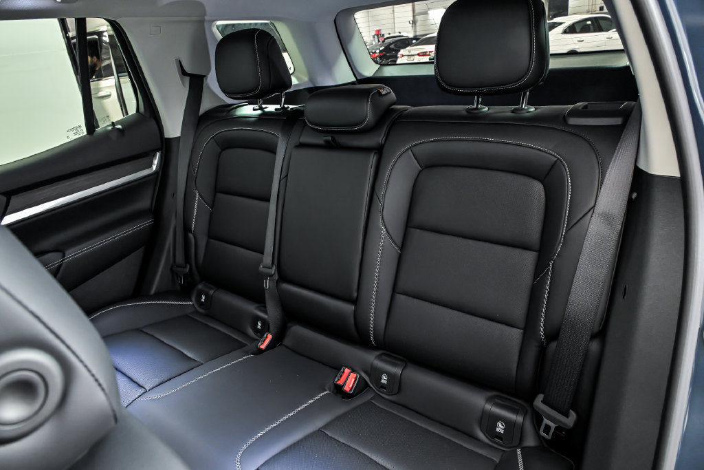 New 2027 GMC Terrain Denali w/ LPO, Floor Liner Package AWD/4WD image 9