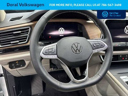 Used 2025 Volkswagen Atlas SE image 21