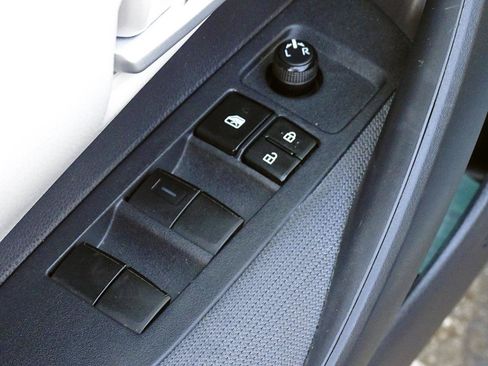 Used 2021 Toyota Corolla LE w/ Carpet Mat Package (TMS) FWD image 37