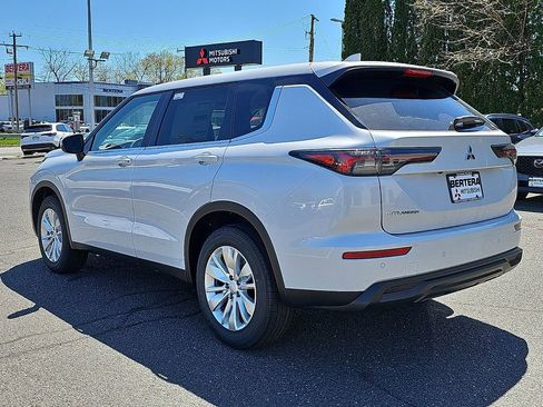 New 2026 Mitsubishi Outlander ES AWD/4WD image 3