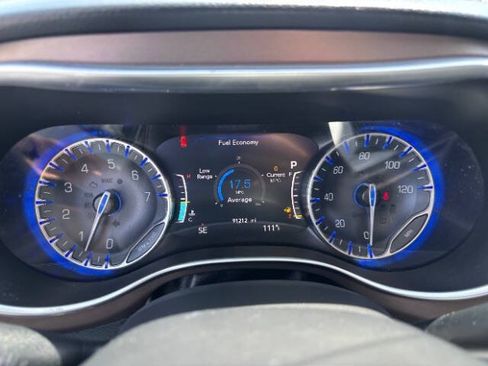 Used 2019 Chrysler Pacifica Touring-L Plus FWD image 14