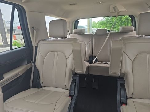 Used 2024 Ford Expedition Limited image 9