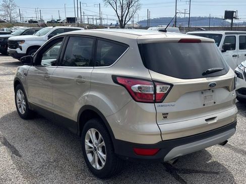 Used 2017 Ford Escape SE image 3
