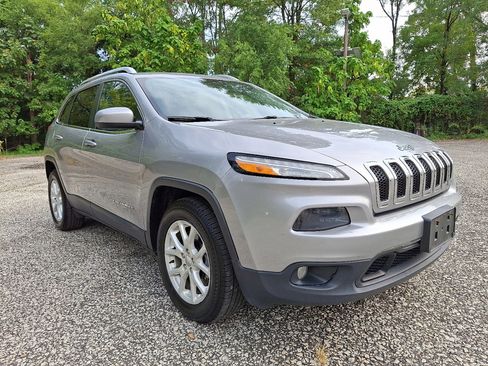 Used 2017 Jeep Cherokee Latitude w/ Cold Weather Group image 7