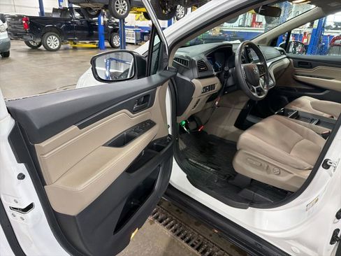 Used 2023 Honda Odyssey EX image 6