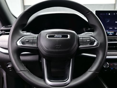 Used 2024 Jeep Compass Latitude image 23