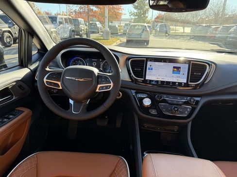 New 2026 Chrysler Pacifica Pinnacle FWD image 18
