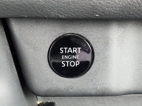 Used 2025 Nissan Rogue SV image 25