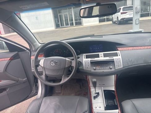 Used 2005 Toyota Avalon XLS image 16