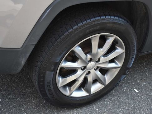 Used 2018 Jeep Cherokee Limited AWD/4WD image 39