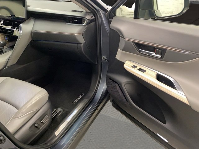 Used 2022 Toyota Venza Limited w/ Advanced Technology Package AWD/4WD image 21